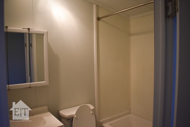 Building Photo - 38 Rolandale Ln