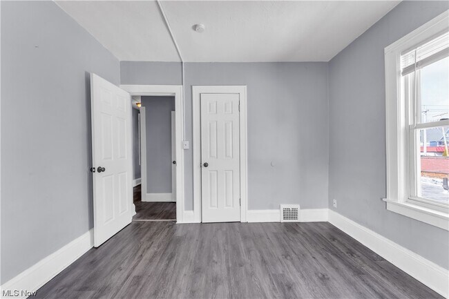 Building Photo - 4657 Warner Rd