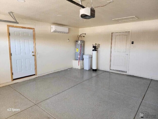 Building Photo - 3988 E Hoyos St