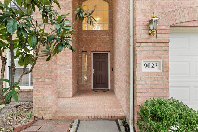 Building Photo - 9023 Eaglecove Dr