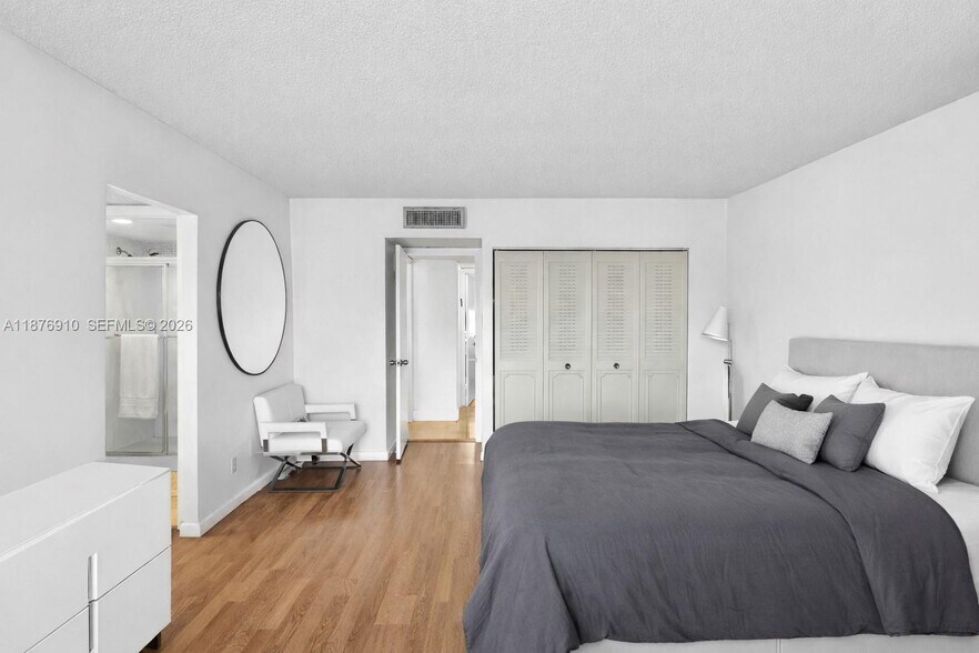 Building Photo - 20401 NE 30th Ave