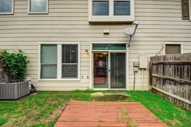 Building Photo - 13163 Stratford Skies Ln