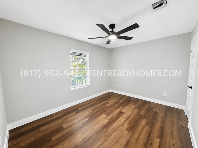 Building Photo - 1104 Sunset Dr