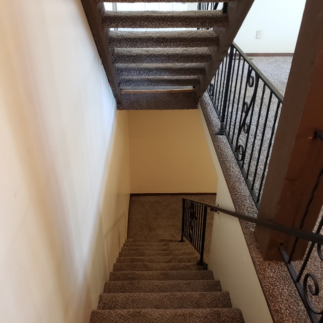 Building Photo - 2313 S White Oak Dr
