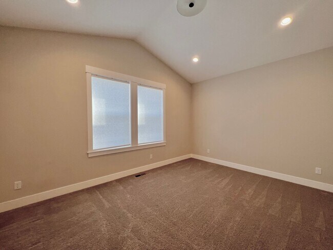 Building Photo - 3 BED+OFFICE/DEN!! STUNNING FLOOR PLAN, HIGH END FINISHES, END LOT!