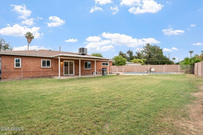 Building Photo - 1831 E Marshall Ave