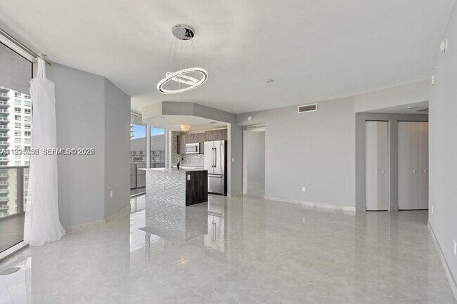 Building Photo - 488 NE 18th St