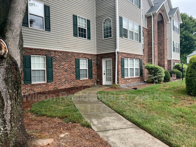 Building Photo - 914 Scholastic Ct