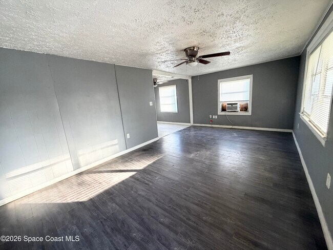 Building Photo - 332 Palm Ave