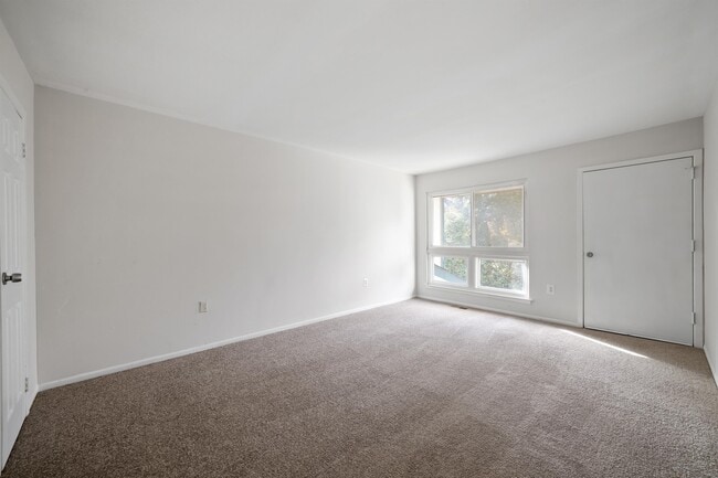 Building Photo - 706 Timber Creek Rd