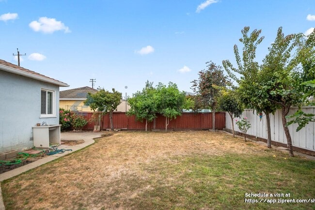 Building Photo - 2023 Orchard Ave