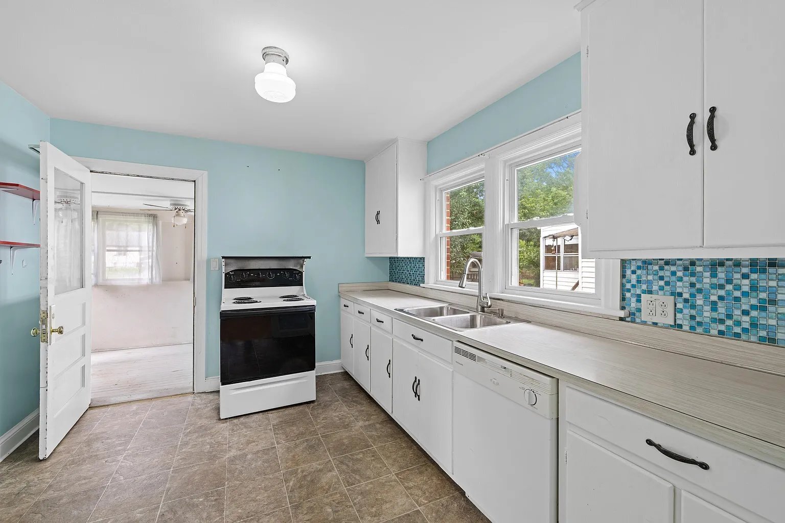 Building Photo - 1206 Spring Hill Rd