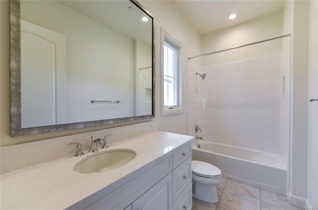 Building Photo - 105 Spacial