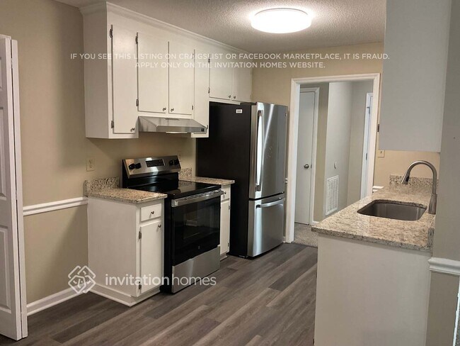 Building Photo - 3620 Castlegate Dr