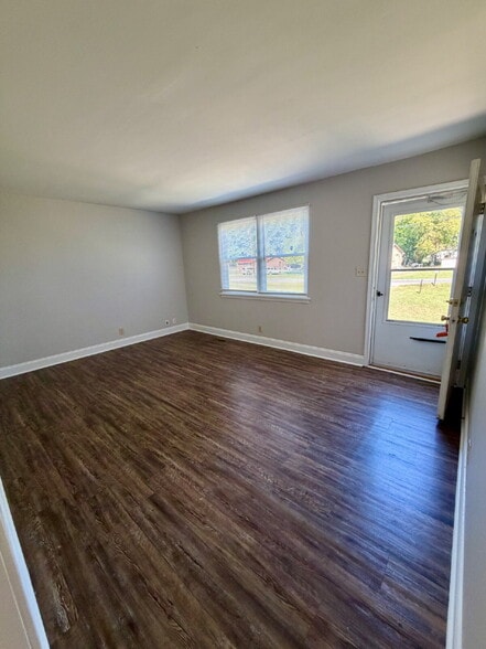 Building Photo - 335 Woodale Dr