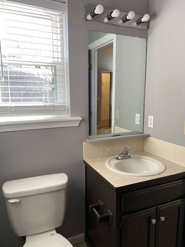 Building Photo - 1232 Wilson St