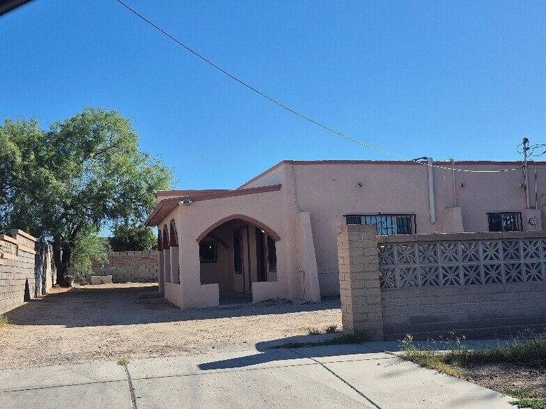 Primary Photo - 613 W 41st St