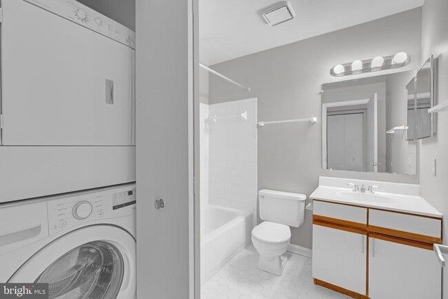 Building Photo - 1639 Carriage House Terrace