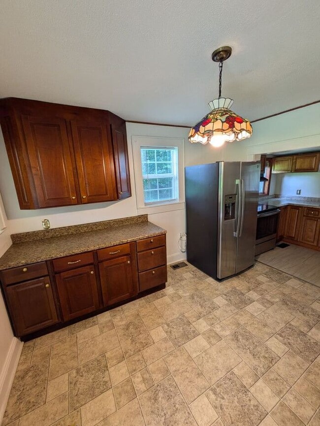 Building Photo - 1BD/2BA Single Family Home in Hickory!