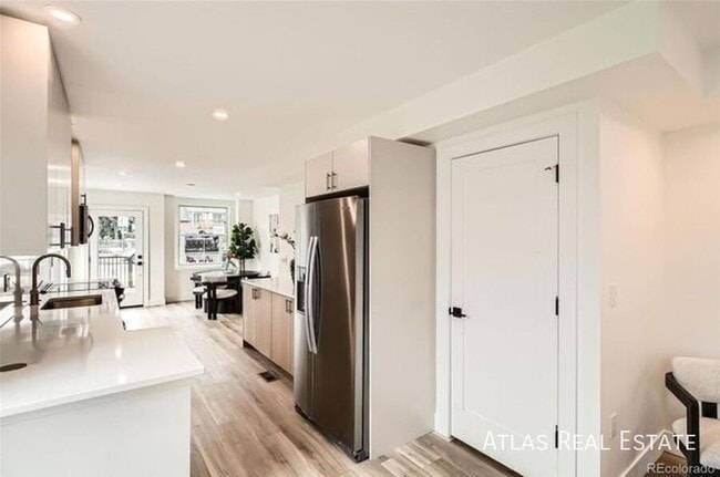 Building Photo - 115 W 2nd Ave