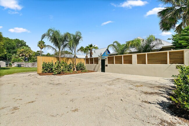 Building Photo - 17 Old Mission Ave