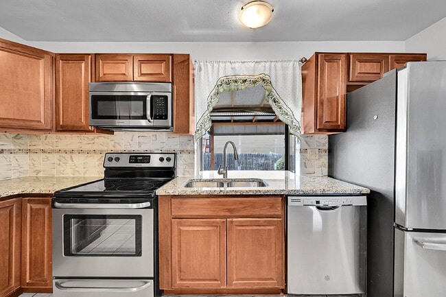 Building Photo - $2,200.95, $300 off the first month's rent, 4 Beds - 2 Bath, Single Family Home in Colorado Sprin...