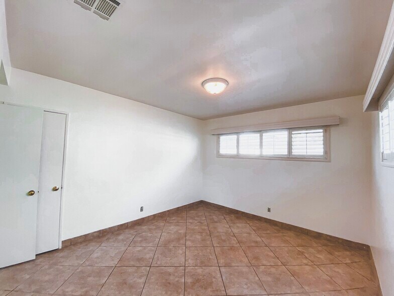 Building Photo - 7377 W 88th St