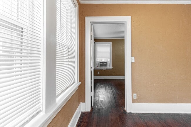 Building Photo - 1 Bed 1 Bath apartment in Okc close to Plaza District!