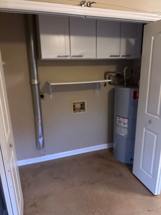 Building Photo - Great townhome in Brewster Estates!