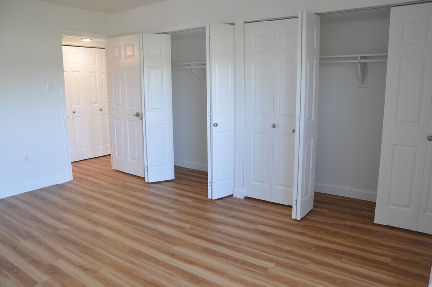 Building Photo - 1300 Army Navy Dr