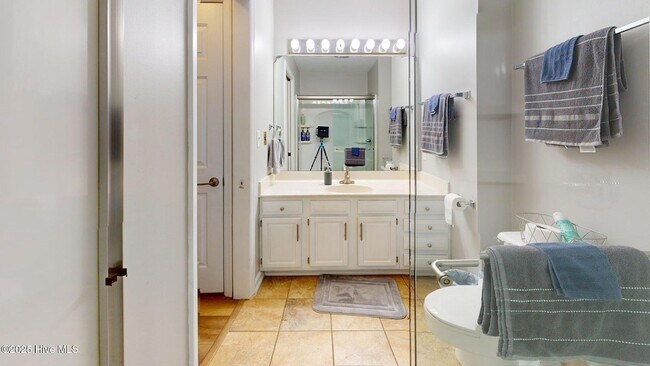 Building Photo - 704 Dover St