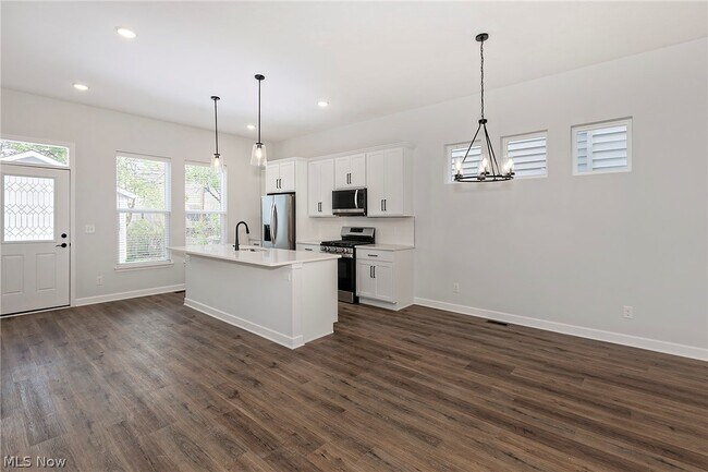 Building Photo - 2240 E 97th St