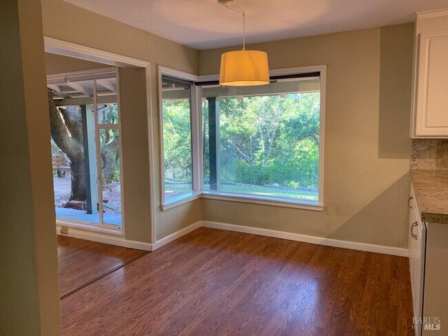 Building Photo - 848 Acalanes Rd