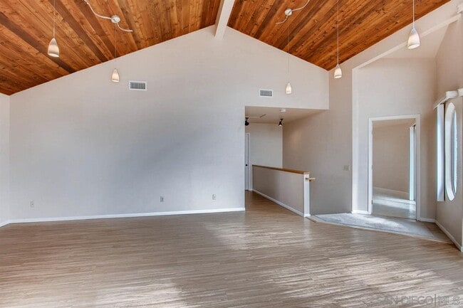 Building Photo - **** INCREDIBLE VIEWS 3 BED 2 BATH HOME! B...