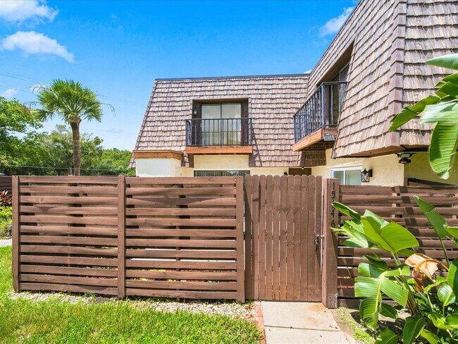 Building Photo - 15446 E Pond Woods Dr