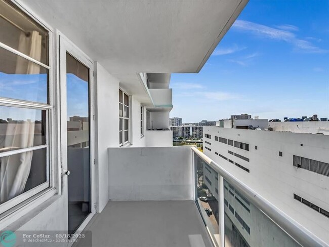 Building Photo - 3725 S Ocean Dr