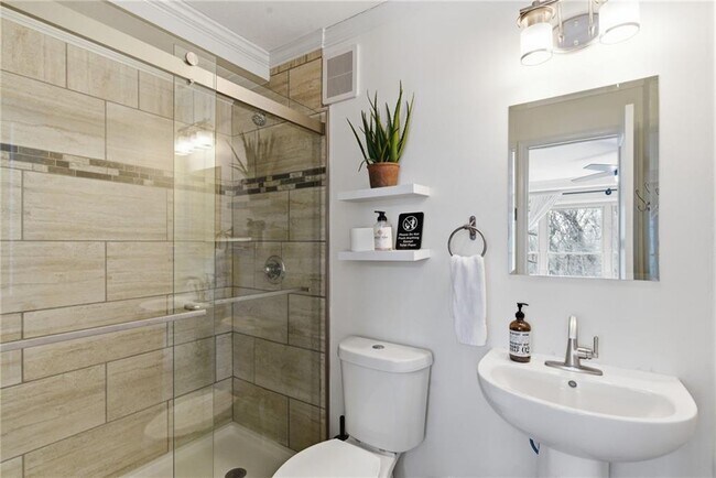 Building Photo - 3 Leigh Ln