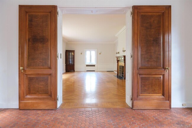 Building Photo - 10 Ridge Pl