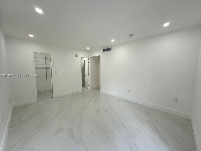 Building Photo - 17620 Atlantic Blvd