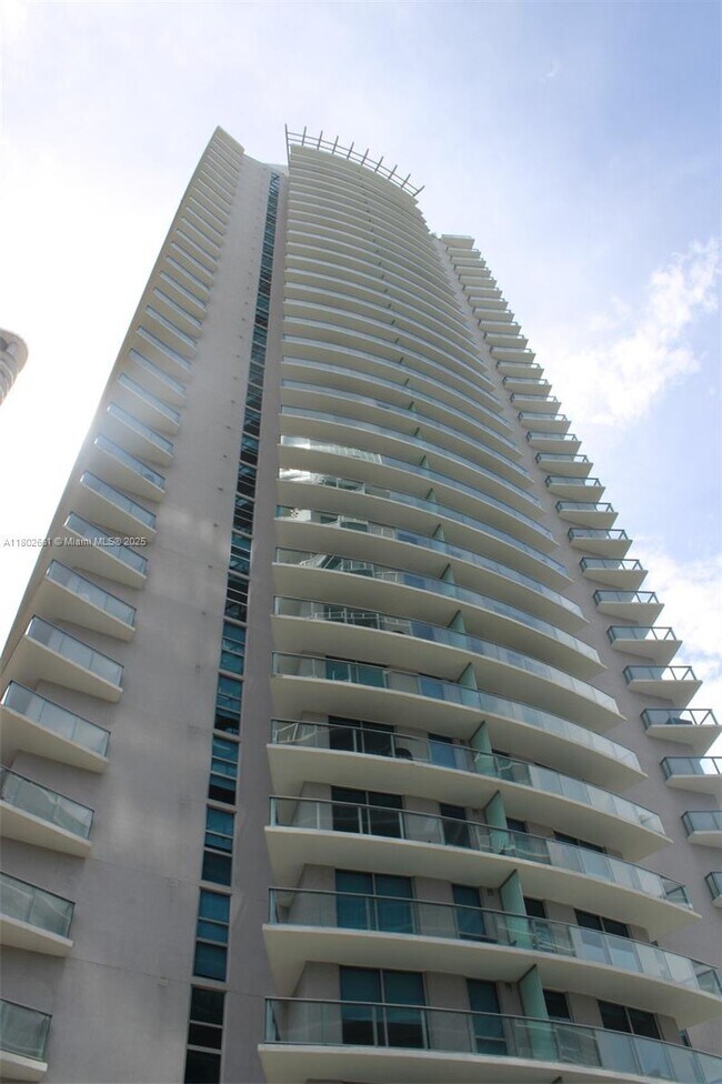 Building Photo - 1100S S Miami Ave