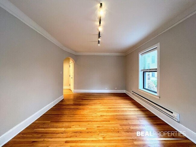 Building Photo - 2 bedroom in CHICAGO IL 60647