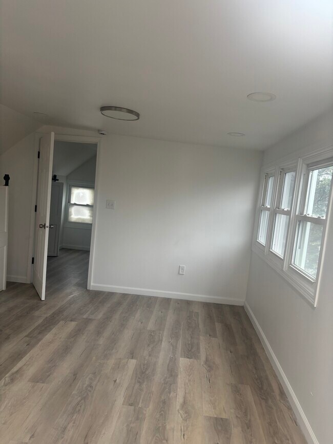 Building Photo - Gary Rental