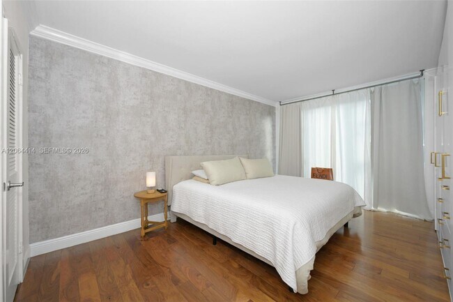 Building Photo - 10275 Collins Ave