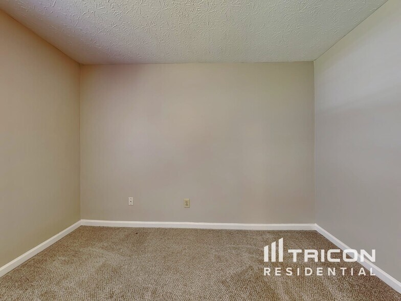 Building Photo - 4684 Woodglen Ct