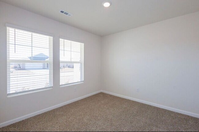 Building Photo - MOVE IN SPECIAL-Beautiful home available for rent