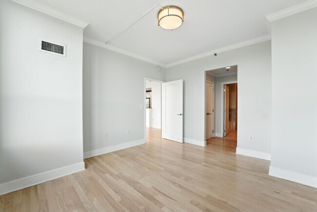 Building Photo - 1025 Maxwell Ln