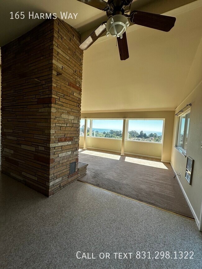 Building Photo - Expansive 4 Bed, 2 Bath La Selva Beach Hom...