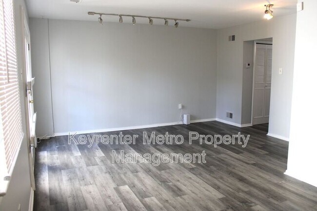 Building Photo - 12526 Woodstock Dr E