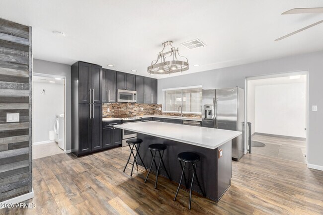 Building Photo - 1340 E Garnet Cir