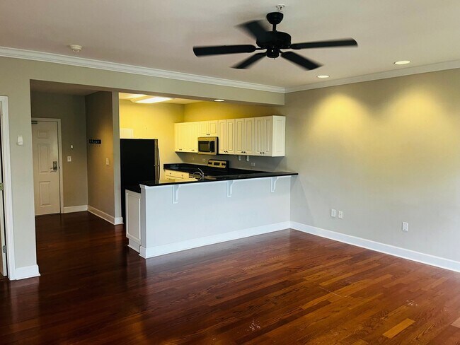 Building Photo - 1 Bed, 1 Bath at Carolina Walk - Steps from Williams Brice Stadium!